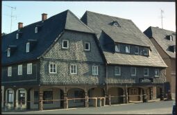 Bild: Häuser mit Laubengang am Markt Schirgiswalde