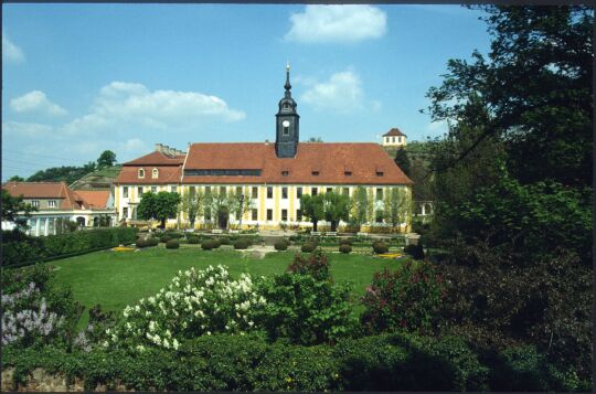 Blick über den Park auf Schloss und Kirche Seußlitz