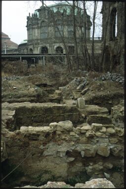 Blick zum Stadtpavillon des Dresdner Zwingers