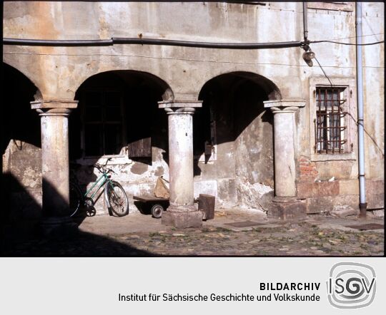 Arkaden im Hof der Albert-Einstein-Straße 1 Limbach