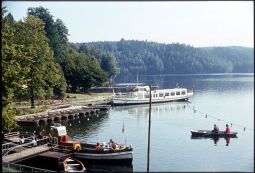 Bild: Anlegestelle am Ufer der Talsperre Kriebstein