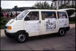 Bild: VW-Bus eines Vermessungsuternehmens in Rochlitz