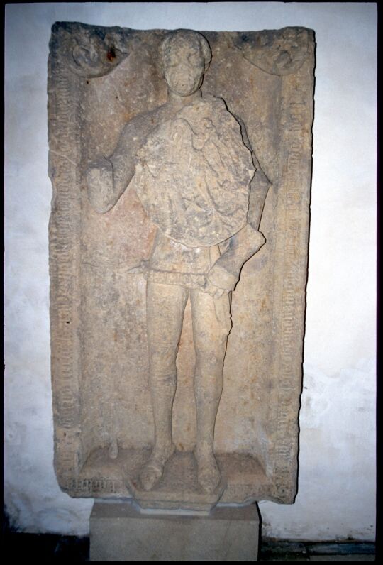 Grabplattte eines Adeligen in Altzella