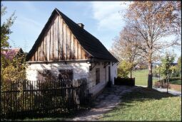 Bild: Holzgebäude im Freilichtmuseum Landwüst 1993