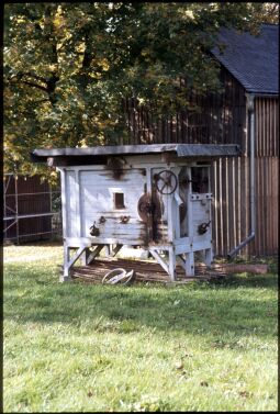 Bild: Dreschmaschine in Landwüst