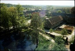 Bild: Blick vom die Wirtschaftsgebäude von Schloss Seifersdorf
