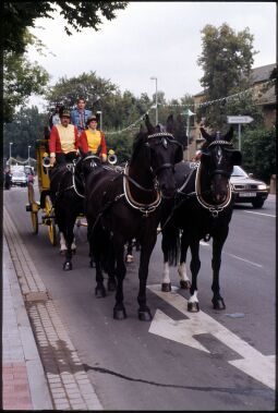 Bild: Postkutsche mit Kutschern im historischen Kostüm