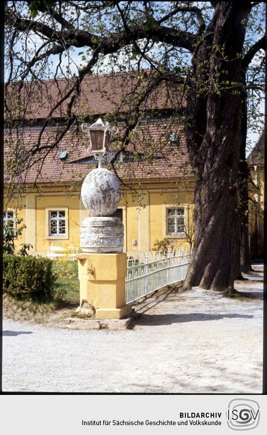 Torpfosten im Hof von Schloss Rammenau