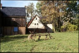 Bild: Landwirtschaftliches Gerät in Landwüst