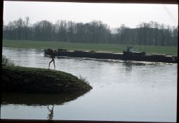 Bild: Blick über die Hafenmole des Pieschen Hafens auf die Elbe
