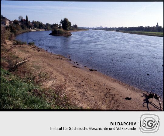 Blick von Pieschen auf den Pieschner Hafen