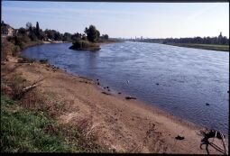 Bild: Blick von Pieschen auf den Pieschner Hafen