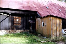 Bild: Holzgebäude in Landwüst