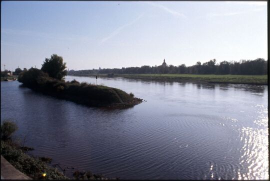 Blick zur Hafenmole des Pieschener Hafens