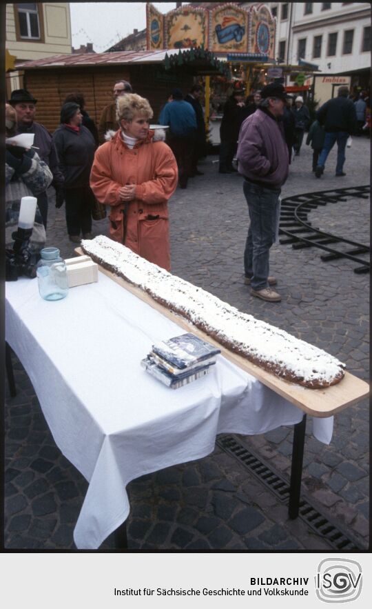Riesenstriezel auf dem Weihnachtsmarkt Radeberg