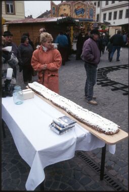 Bild: Riesenstriezel auf dem Weihnachtsmarkt Radeberg