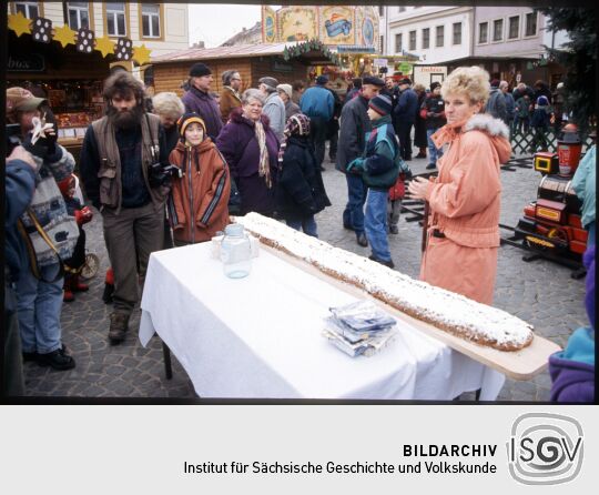 Riesenstriezel auf dem Weihnachtsmarkt Radeberg