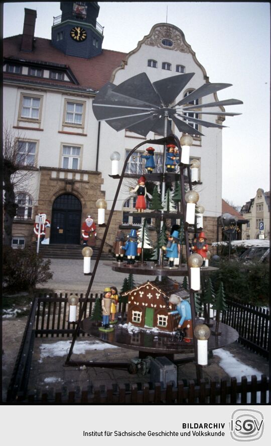 Weihnachtspyramide auf dem Weihnachtsmarkt Großröhrsdorf
