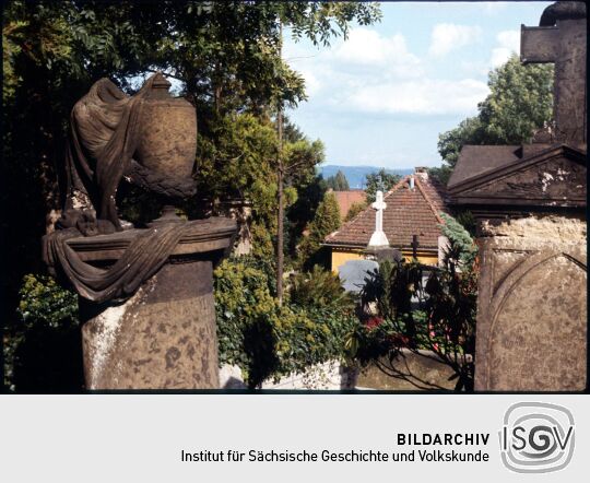 Gräber auf dem Friedhof Leubnitz-Neuostra