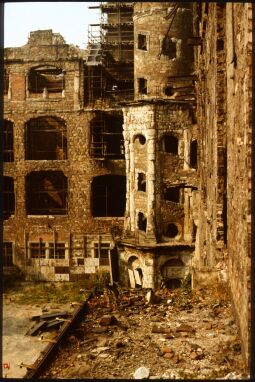 Bild: Ruine des Dresdner Schlosses