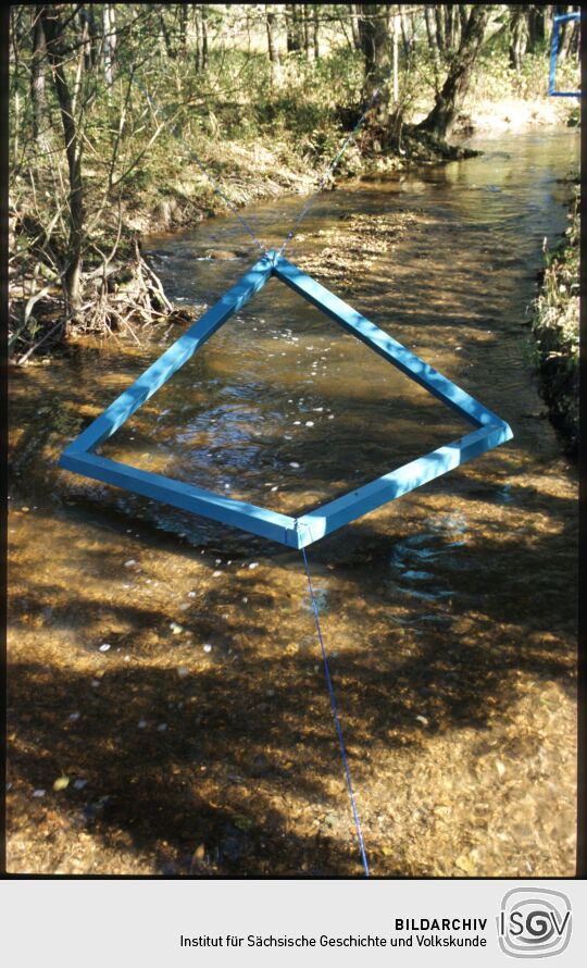 Kunstinstallation am ehemaligen Grenzbach Pabstleithen