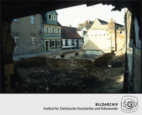 Blick auf das Kellergeschoss eines abgerissenen Gebäudes in Hoyerswerda
