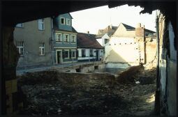 Bild: Blick auf das Kellergeschoss eines abgerissenen Gebäudes in Hoyerswerda