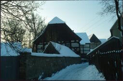 Bild: Blick zu Fachwerkgebäuden in Schweinerden