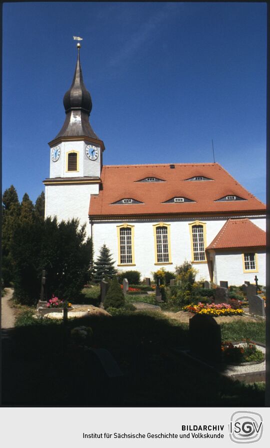 Kirche Klingenberg mit Friedhof