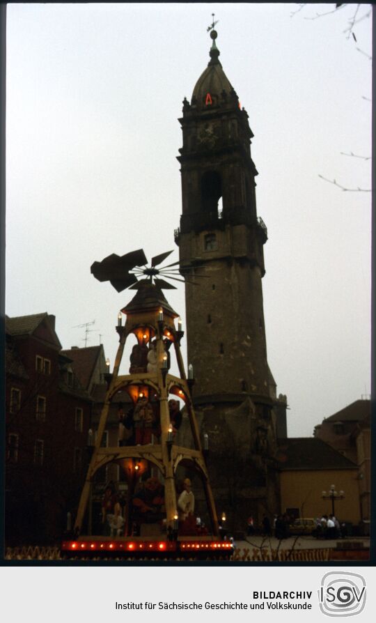 Weihnachtspyramide vor dem Reichenturm im Bautzen