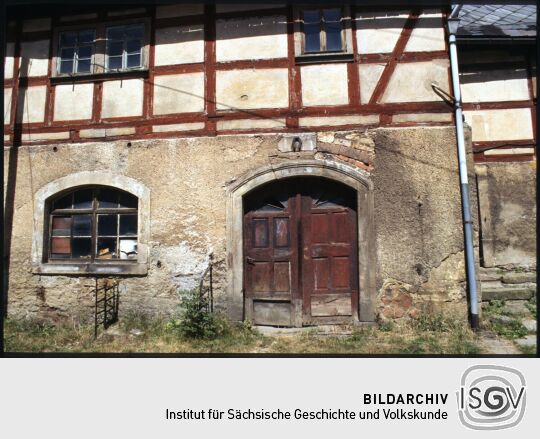 Ehemalige Schmiede in Klingenberg, über der Tür ein Hufeisen