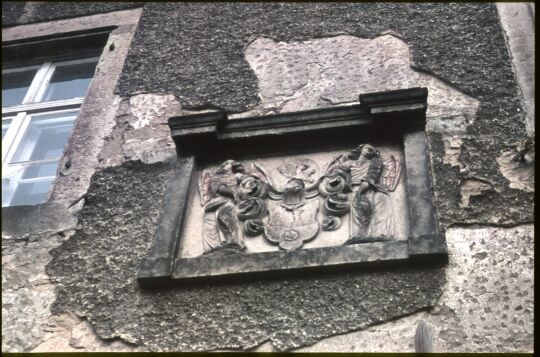 Unbekanntes Wappen am Haagschen Weingut im Spaargebirge