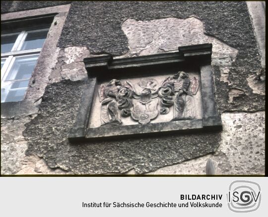 Unbekanntes Wappen am Haagschen Weingut im Spaargebirge