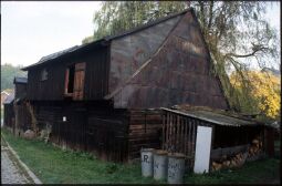 Bild: Blockscheune am Rauner Dorfplatz