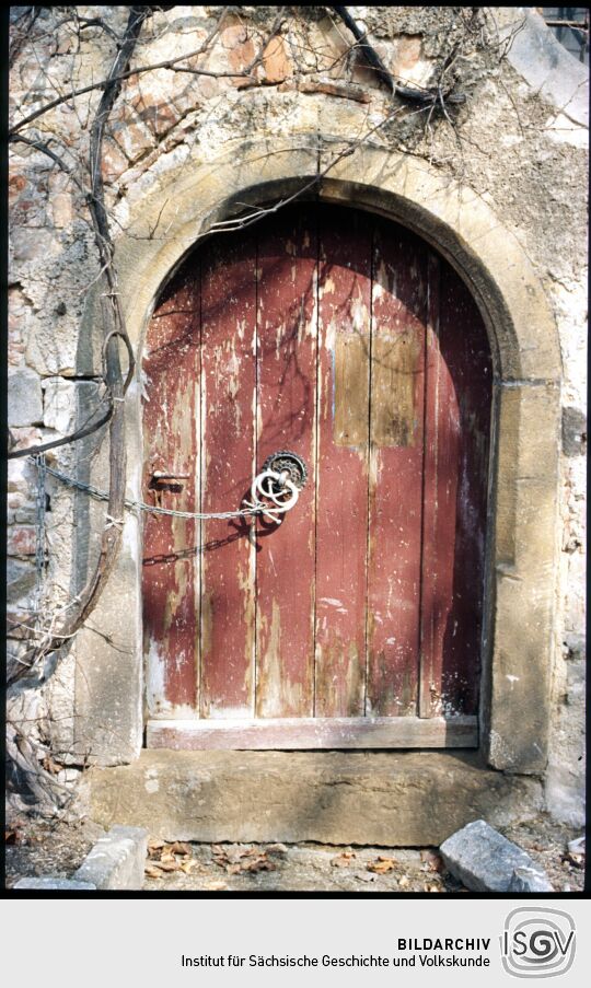 Tür zu einem Nebengebäude von Schloss Schöneld