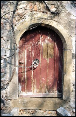 Bild: Tür zu einem Nebengebäude von Schloss Schöneld