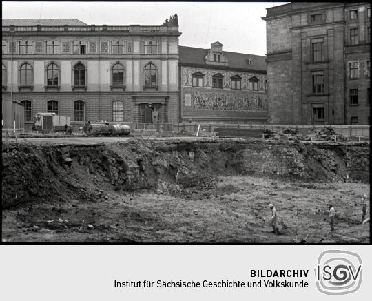 Blick über die Baugrube für das Hotel Dresdner Hof am Neumarkt