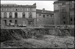 Bild: Blick über die Baugrube für das Hotel Dresdner Hof am Neumarkt