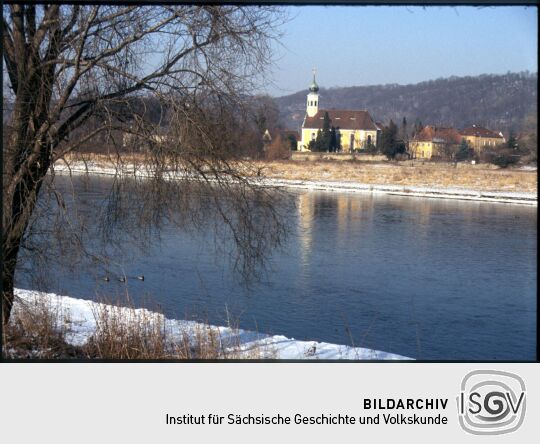 Blick zur Kirche Maria am Wasser in Hosterwitz