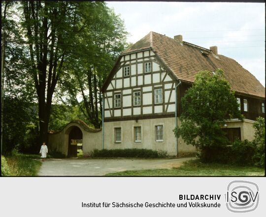 Fachwerkgebäude des Pfarrhofs in Lomnitz