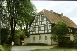 Bild: Fachwerkgebäude des Pfarrhofs in Lomnitz