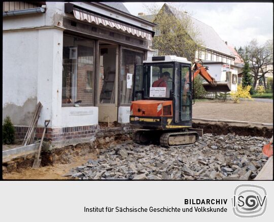Bagger bei Bodenarbeien in Jonsdorf