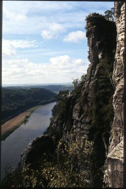 Bild: Aussichtsplattform an der Bastei über der Elbe