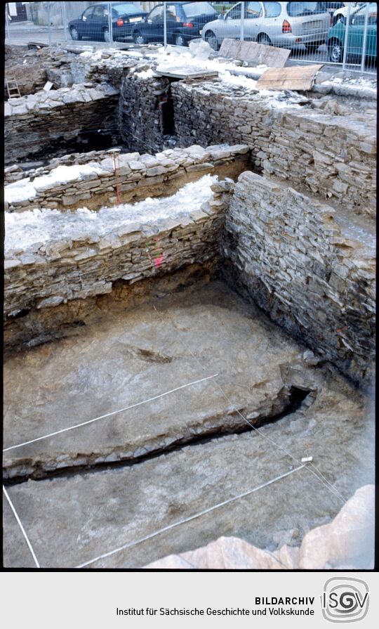 Blick in einen ausgegrabenen Keller in der Kellergasse Freiberg