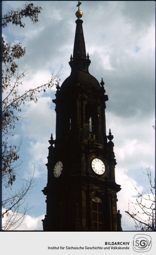 Blick zum Turm der Dreikönigskriche in der Dersdner Neustadt