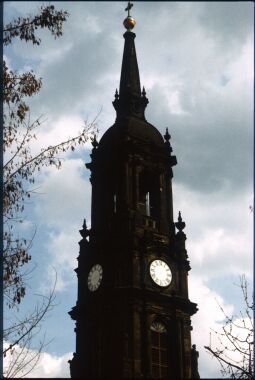 Bild: Blick zum Turm der Dreikönigskriche in der Dersdner Neustadt
