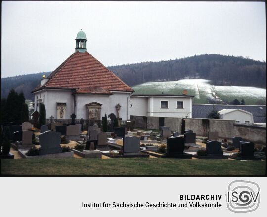 Friedhof mit Aufbahrungshalle in Schirgiswalde 1996