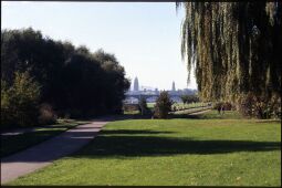 Bild: Blick aus dem Bereich der Priesnitzmündung zur Dresdner Altstadt