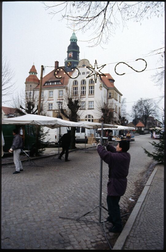 Weihnachtsmarkt vor dem Rathaus in Großröhrsdorf