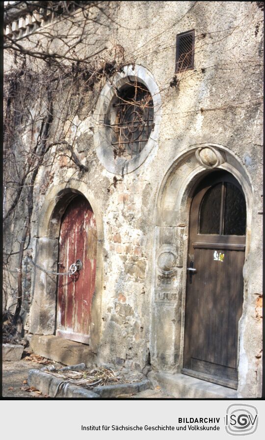 Eingangstüren zu einem Nebengebäude von Schöss Schönfeld